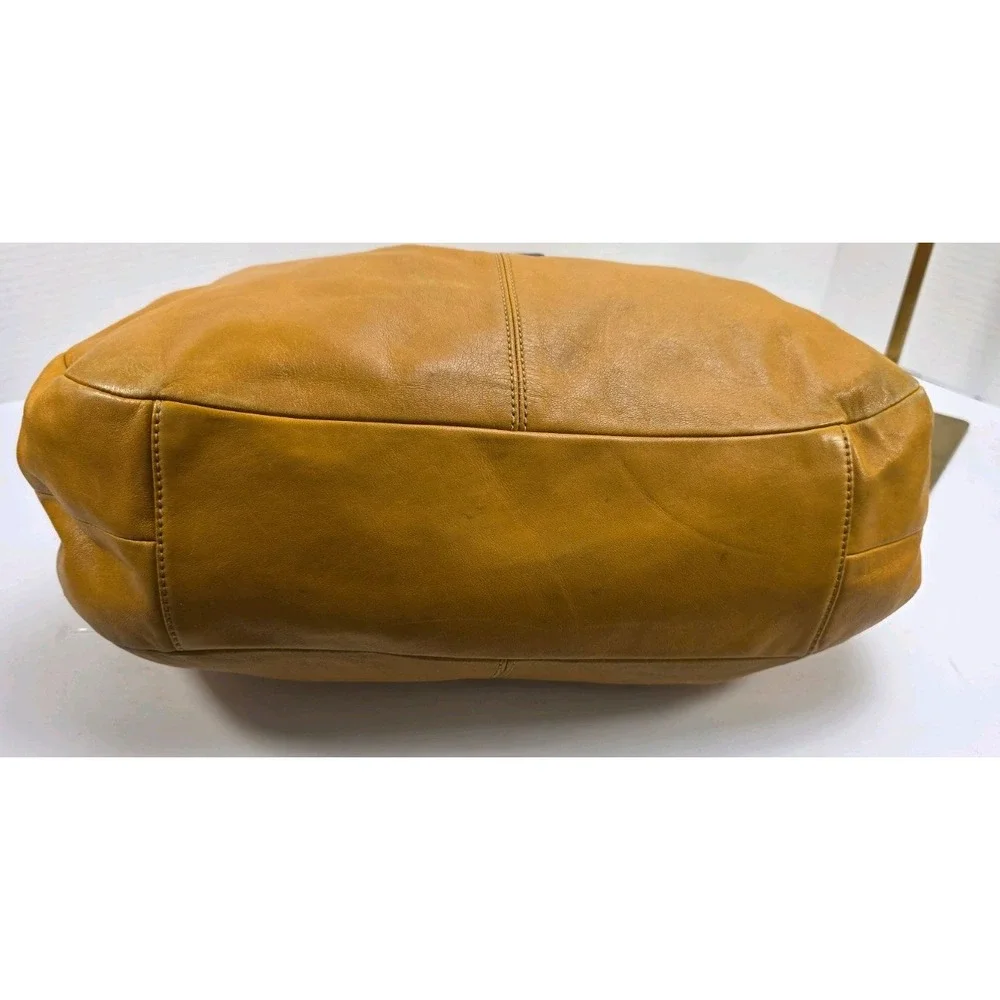 Coach Soho Lynn Medium Three Compartment Shoulder‎ Bag In Tan E1079-F15075 - Picture 4 of 8